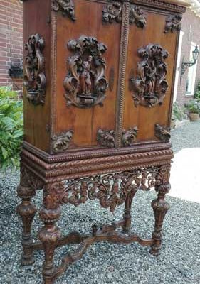 Kruisvoet kabinet - NL Antiques