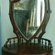 Empire mahonie toiletspiegel, met laatjes.